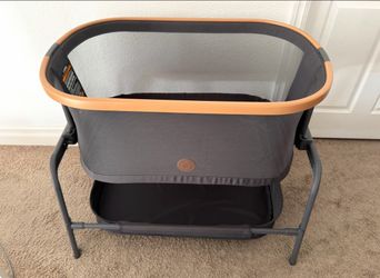Baby Bassinet with Storage Shelf - Maxi Cosi