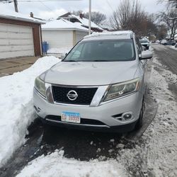 2014 Nissan Pathfinder Platinum Utility 4WD. 100k Miles