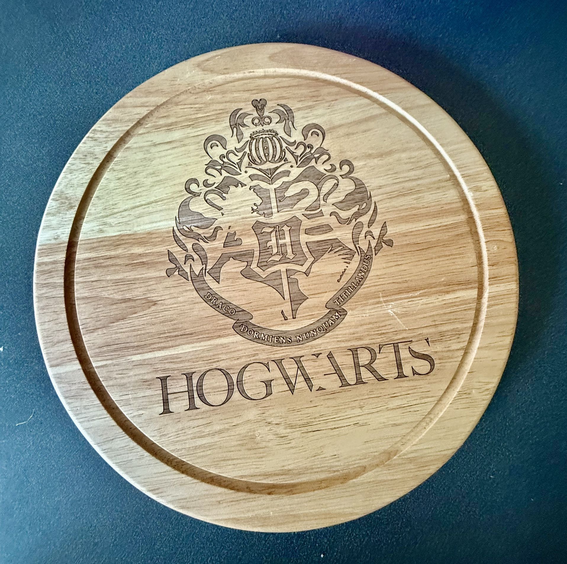 Hogwarts wooden cutting board /charcuterie/serving/ #HarryPotter #KitchenEssentials