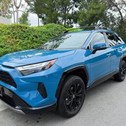 2022 TOYOTA RAV4 HYBRID SE 40MPG!! 1 OWNER