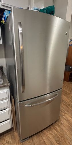GE FRIDGE-FREEZER. NO. GBSL0HCXFRLS- must take by Thursday.