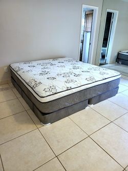 NEW KING-SIZE PILLOW TOP MATTRESS AND BOX SPRING 💤