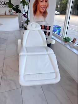 Facial bed Massage bed. Med spa