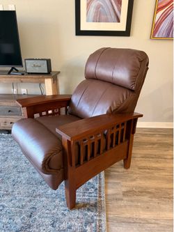 Like-New La-Z-Boy Genuine Leather Mission Recliner – Solid Wood – Made in USA