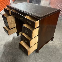 Antique Vintage Desk ( 100 % Solid Wood 🪵 And Leather ).