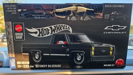 Hot Wheels Brick Shop '83 Chevy Silverado Building Set