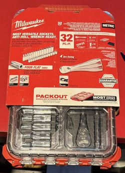 Milwaukee 3/8 In Ratchet and socket set 32 Piece