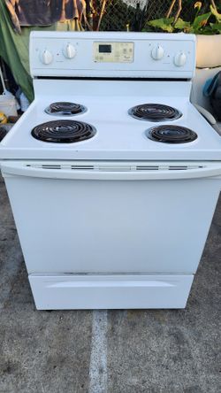 Preciosa Estufa Electrica Whirlpool Luz 220V Lista Para Usar Super Limpia Trabaja Muy Bien Los Cuatro Quemadores Y El Horno $150