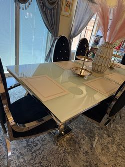 Beautiful glass dinner table with six chairs