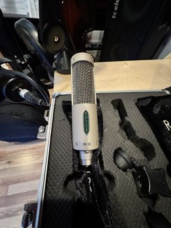 Royer R-10 Ribbon mic