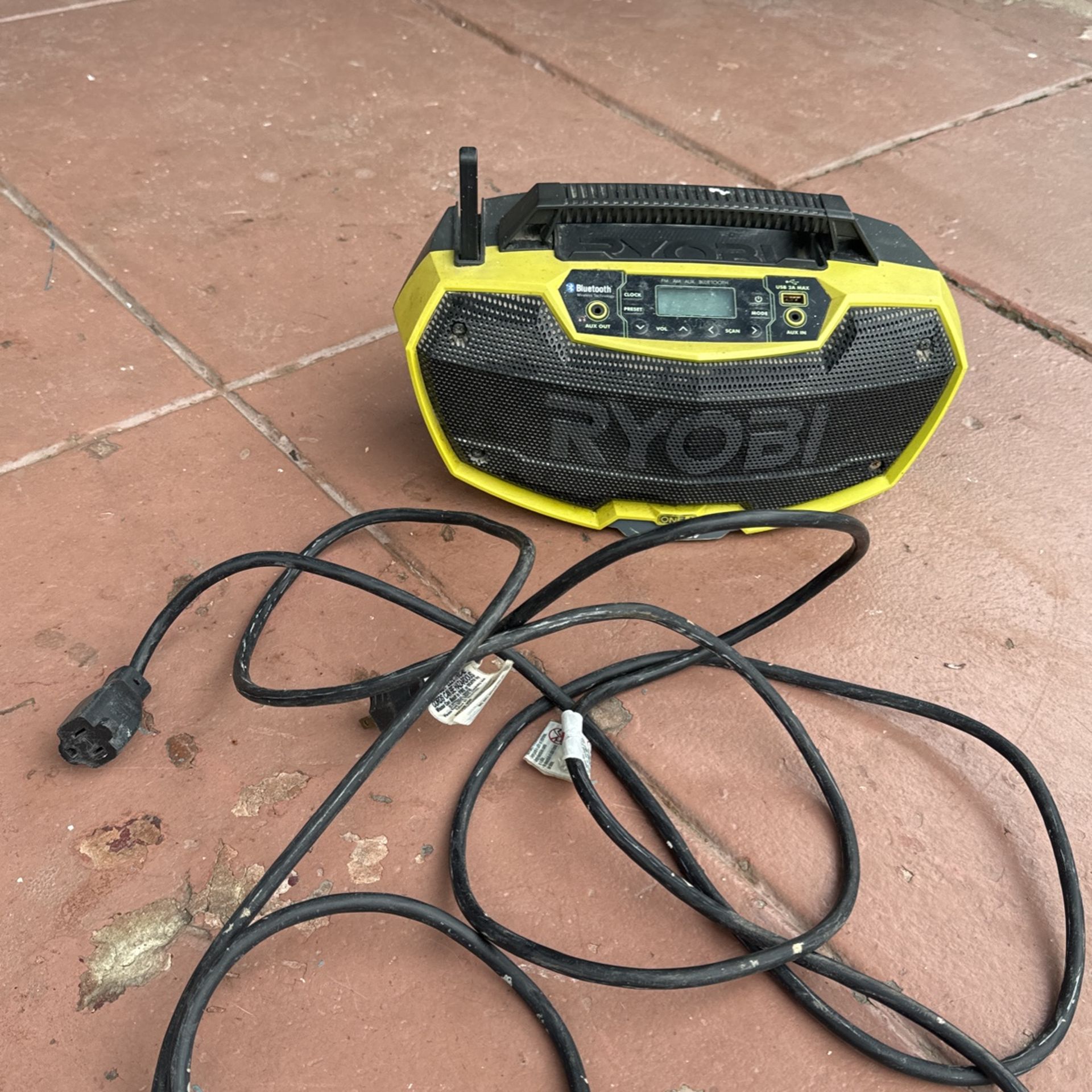 Ryobi One + Speaker.