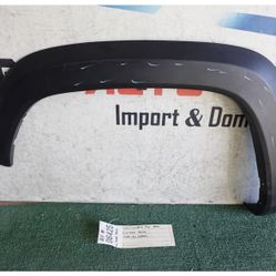 1brokenclip 2016 - 2023 TOYOTA TACOMA FRONT LEFT FLARE FENDER MOLDING OEM AY06425