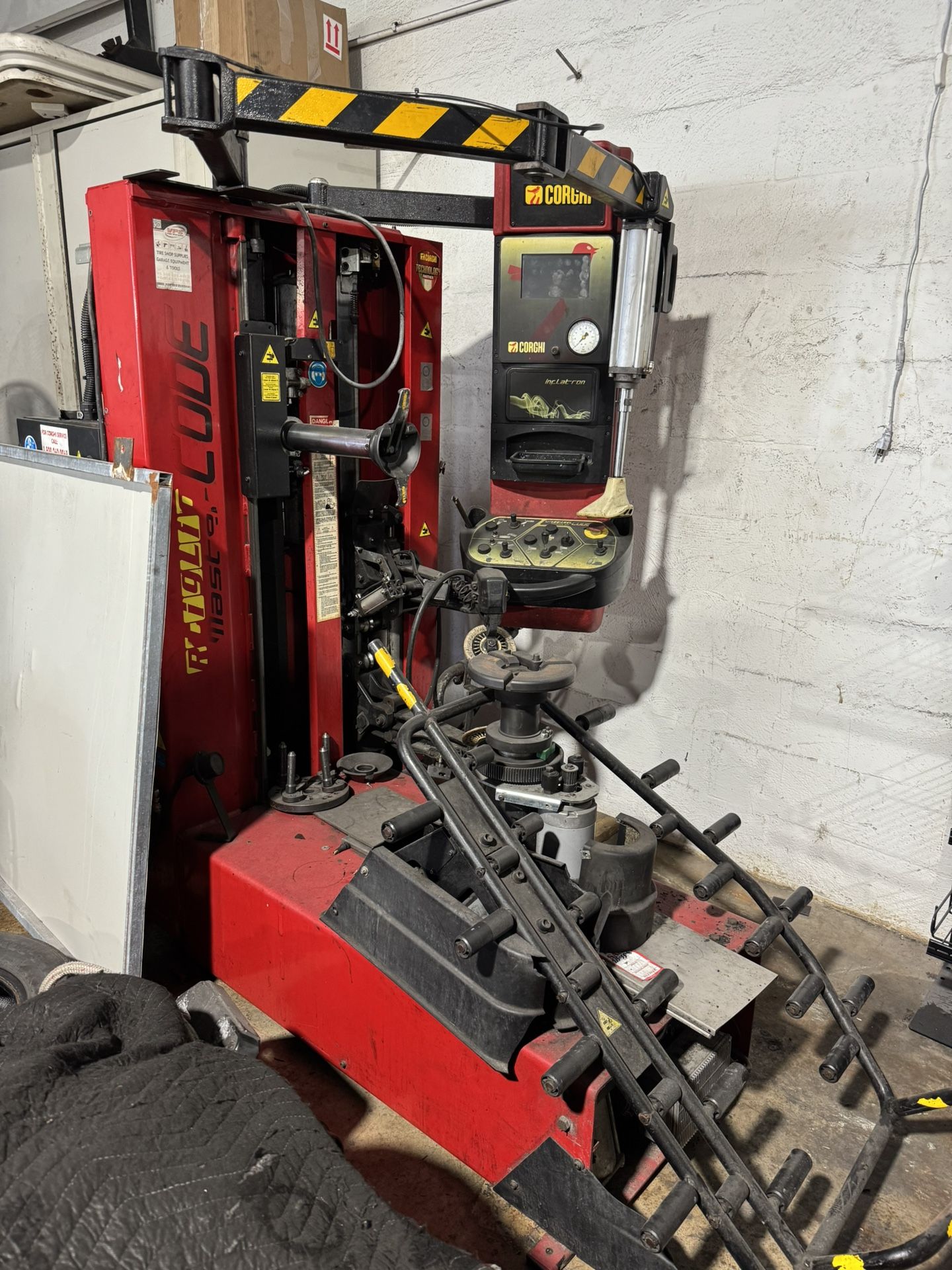 Corghi. Tire Changer