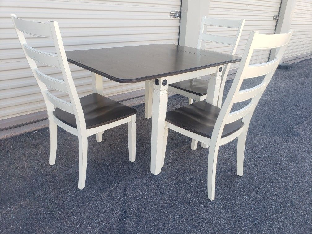 Pretty Dining Room Set Table W/3 Chairs New Condition