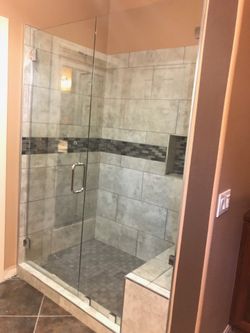 Shower door glass. Puertas de vidrio para baños