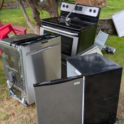Free Appliances- Frigidaire Electric Range, GE Dishwasher, Magic Chef Beverage