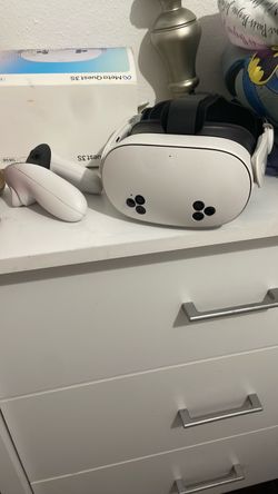 Meta Quest 3S 128GB VR Headset with Controllers