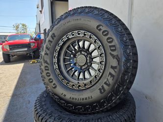 17" LOCK w/ 35" Goodyear RT tires