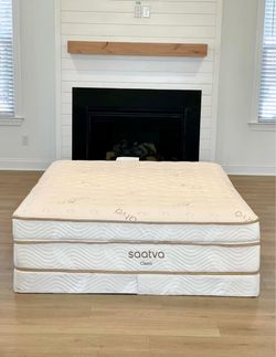 Saatva Classic Mattress, Luxury Firm, 14.5" King Like New, Perfect Condition