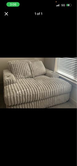 Small couch Must go today!
