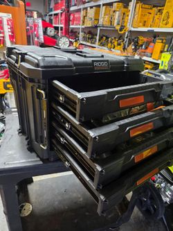 RIDGID PACK OUT 4  DOOR'S NEW