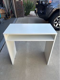 Elegant white desk