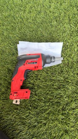Milwaukee M18 fuel drywall screw gun