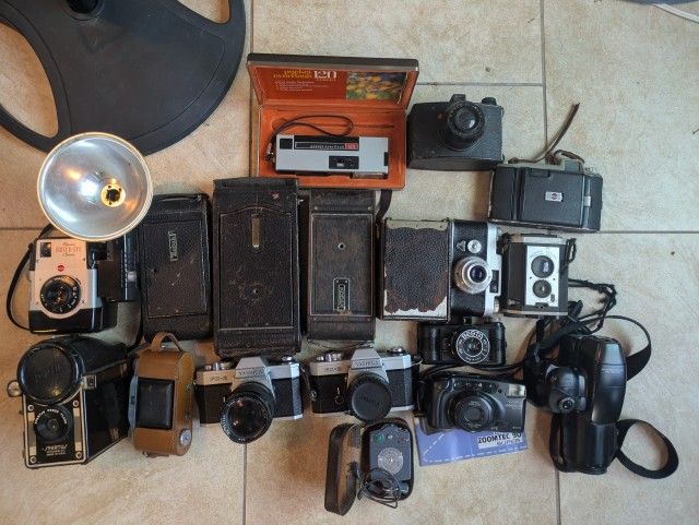 Lot of Old Film Cameras