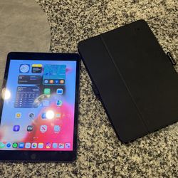 iPad 9th generation / comes with case
