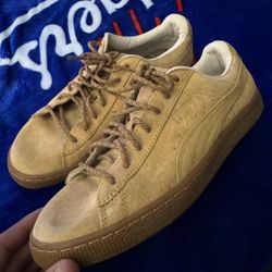 Suede Pumas Size 7.5 