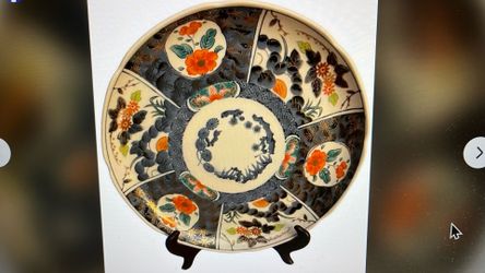 Decorative Asian Japanese plate with wood stand