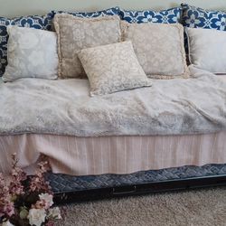Bedroom set king with Sealy Posturepedic mattress xlnt condition