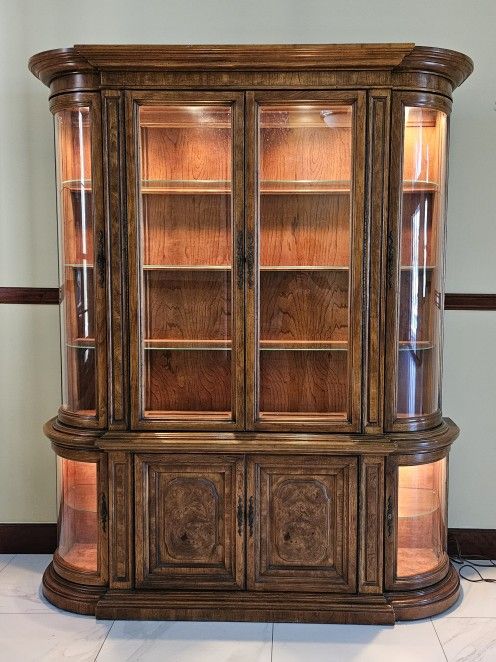 Vintage Bernhardt Hibriten Furniture Co. China Cabinet