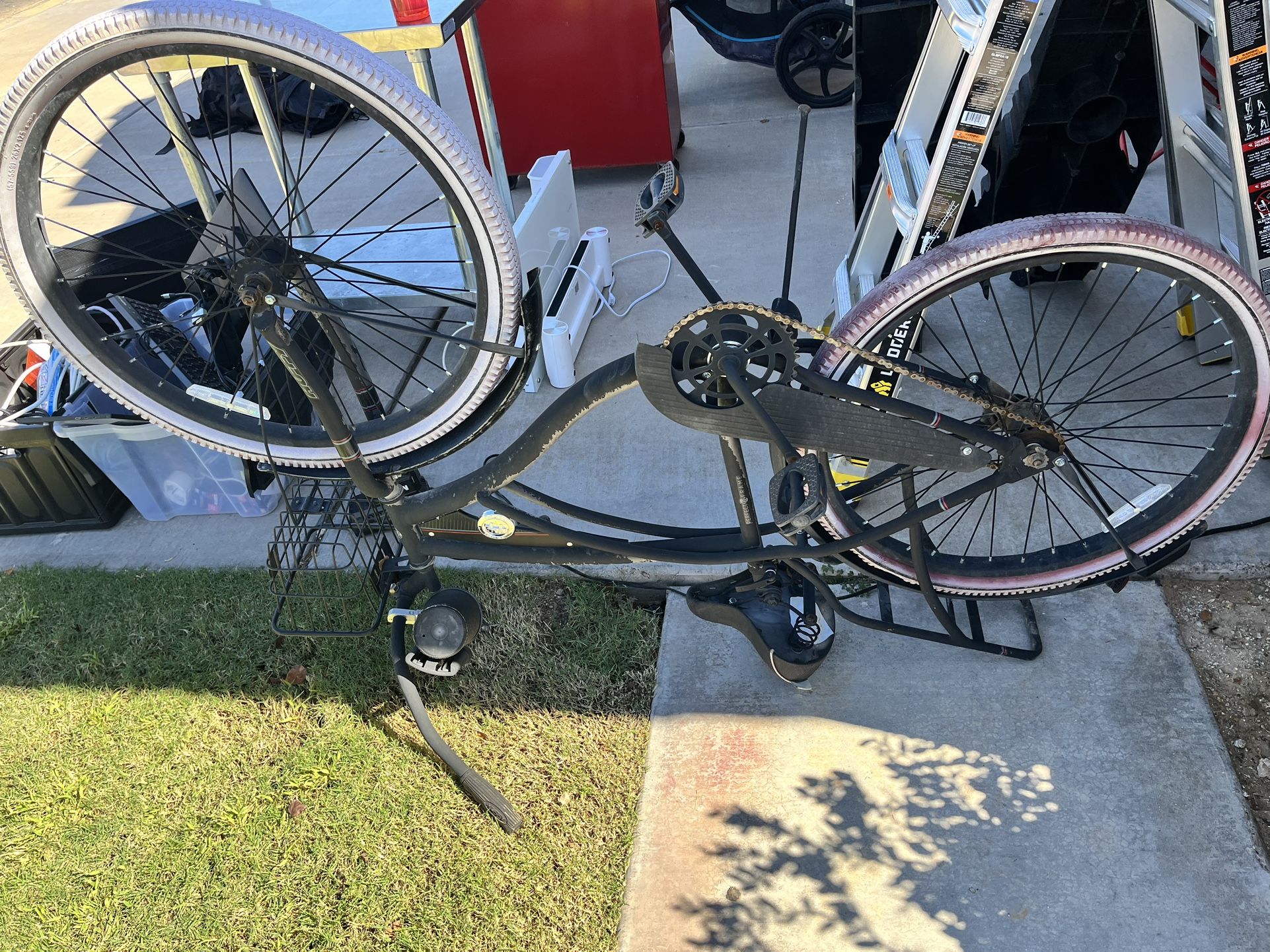 Cruiser bike, left outside