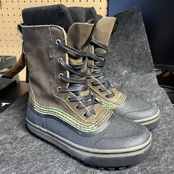 New! Vans Standard Zip Snow MTE Boot Mens Size 8