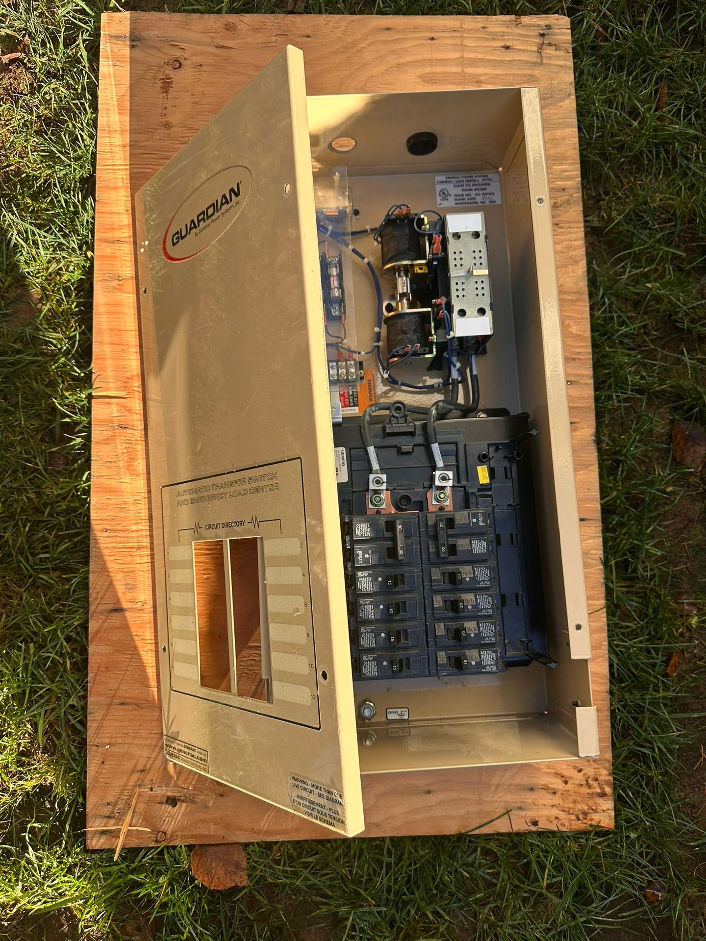 Generac 0E7969 100 Amp Automatic Transfer Switch & Load Center 120/240 V