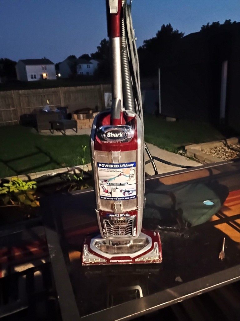 Red And Silver Shark Lift Away Rotator Professional