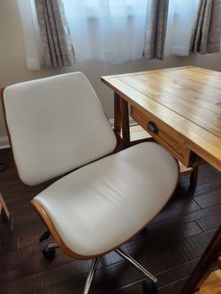 Cute desk chair