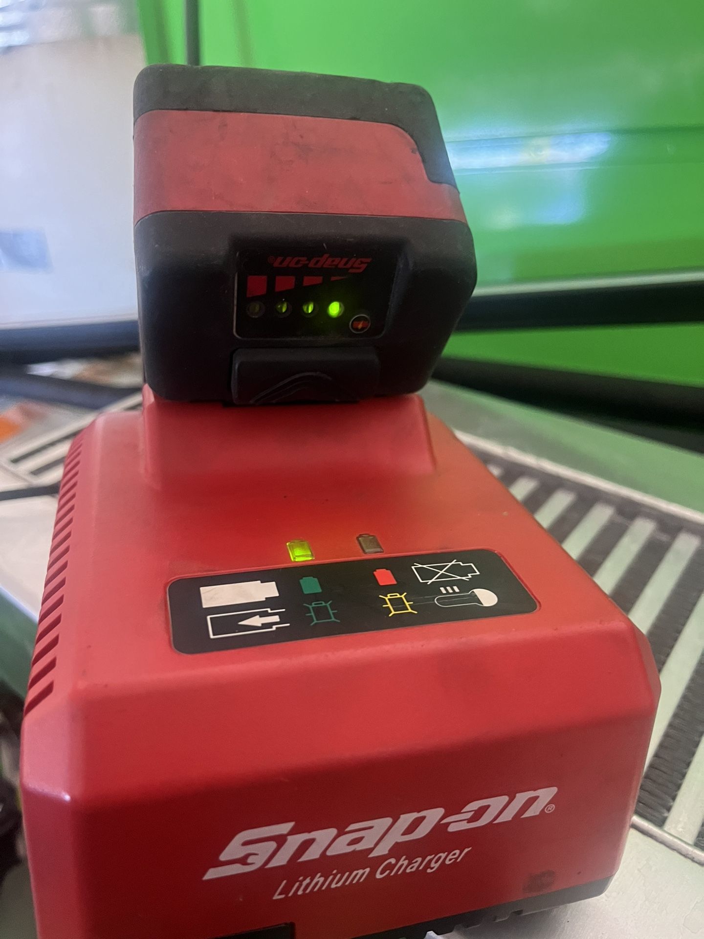 Snap on 18v Battery And Charger