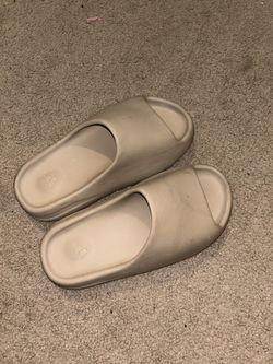 Women’s Yeezy Size 7 ‘Bone’ No Box