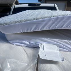 Queen Size Topper w\Cover 