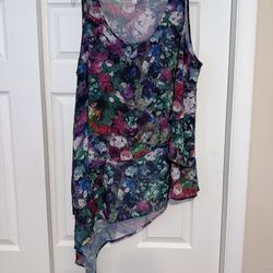 Boutique Floral Asymmetrical Hem Top - Size 2X