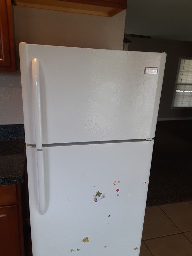 Frigidaire Refrigerator Good Working Condition $150