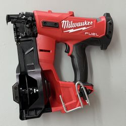 Milwaukee 2909-20 M18 FUEL Coil Roofing Nailer