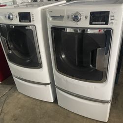 MAYTAG MAXIMA WASHER AND DRYER 