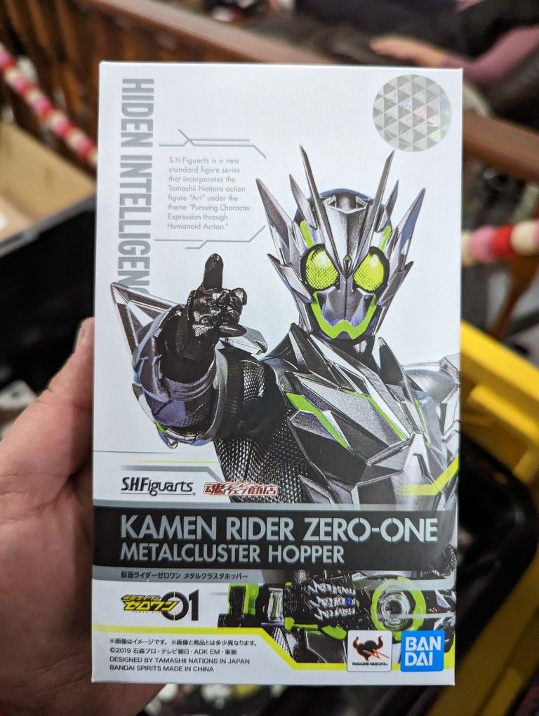 SH Figuarts Kamen Rider Zero-One Metalcluster Hopper