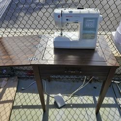 Singer Fashionista Sewing Machine In Buit-in Hideaway Table! 