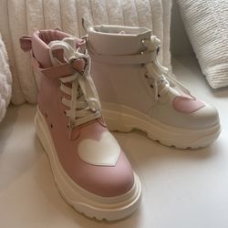 Mismatch Heart Sneakers Hot Topic Women Size 7