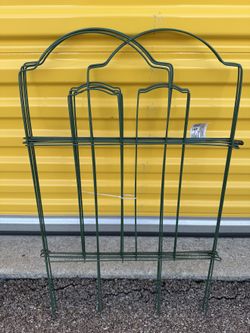NEW Vigoro 28 in. x 10 ft. Cathedral Steel Wire Folding Garden Fence 51041
