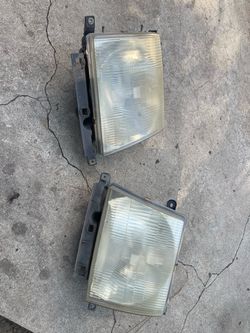 Toyota headlights and grill 1997 Tacoma